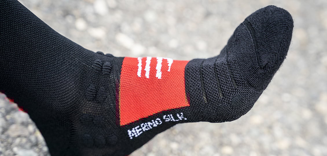 Compressport Pro Racing Socks Winter Run - Black/Red